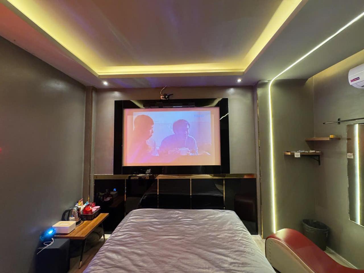 Отель M&H Cinema Хошимин Экстерьер фото
